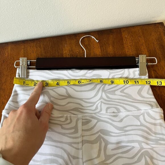 Alo Grey and White Leggings - Picture 7 of 11